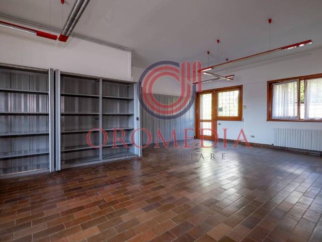 Locale Commerciale in affitto a Bergamo, Lombardia