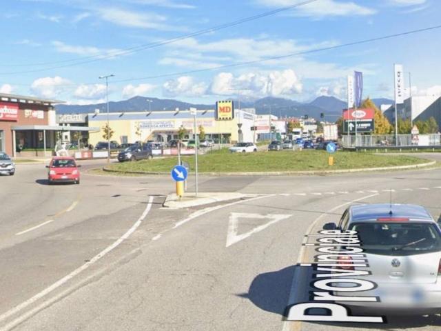 Locale Commerciale in affitto a Lallio, Lombardia