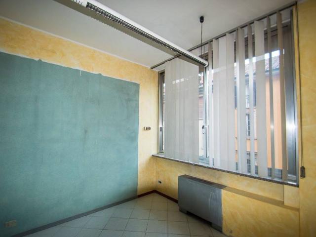 Locale Commerciale in affitto a Borgo Palazzo, Bergamo