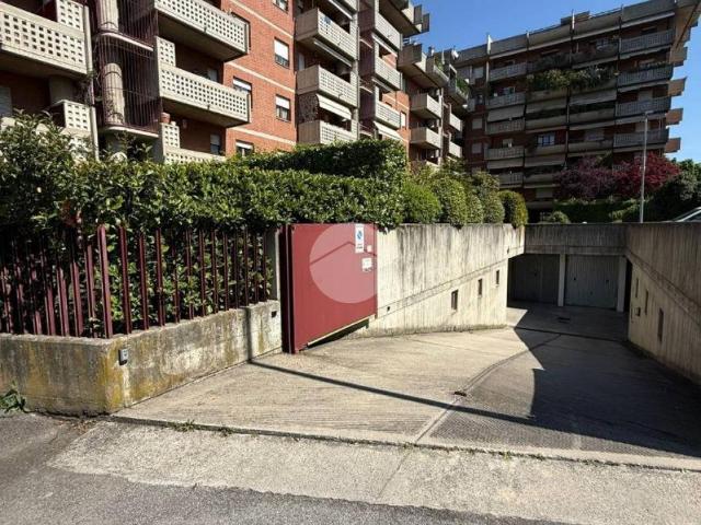 Locale Commerciale in affitto a Bergamo, Lombardia