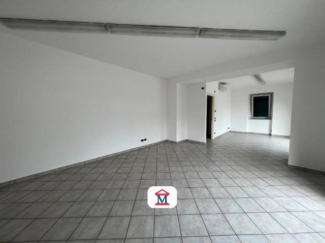 Locale Commerciale in affitto a Bergamo, Lombardia