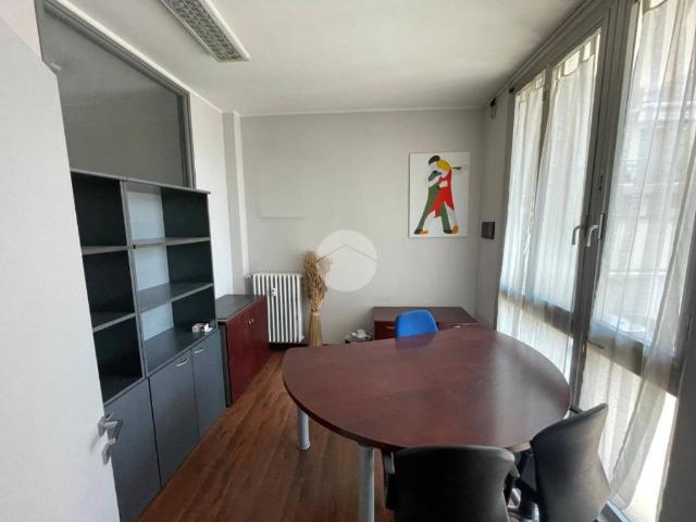 Locale Commerciale in affitto a Bergamo, Lombardia