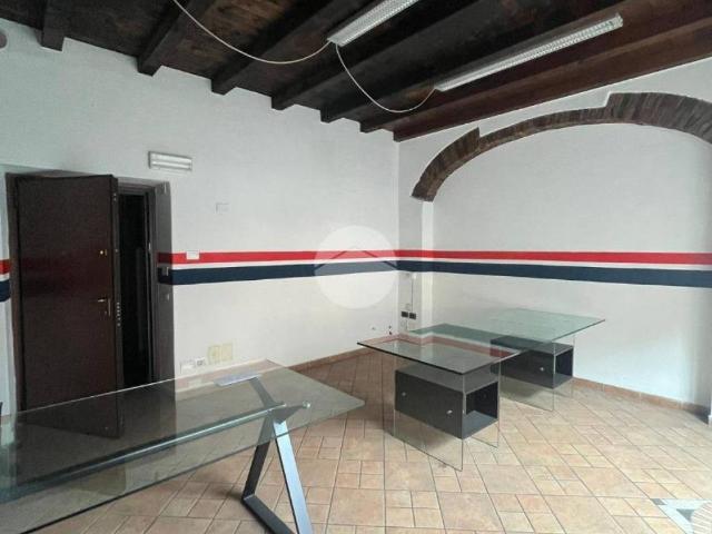 Locale Commerciale in affitto a Loreto, Bergamo