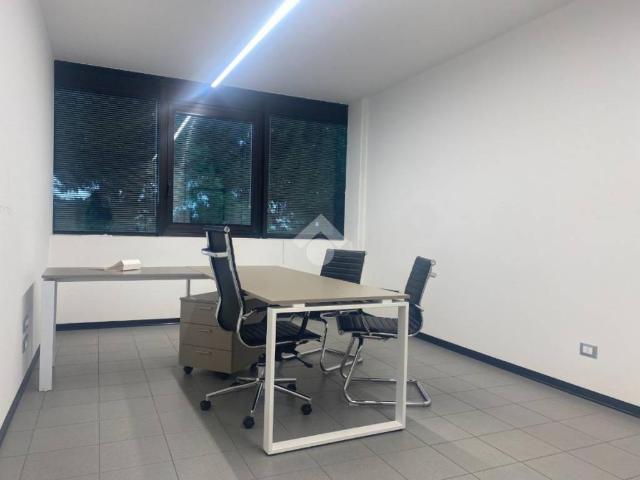 Locale Commerciale in affitto a Bergamo, Lombardia
