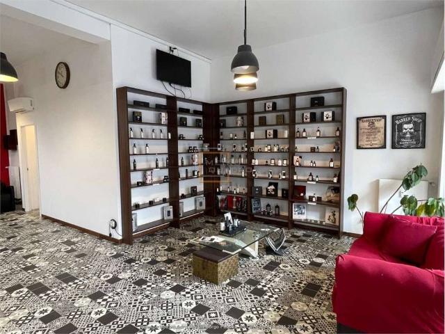 Locale Commerciale in affitto a Borgo Palazzo, Bergamo
