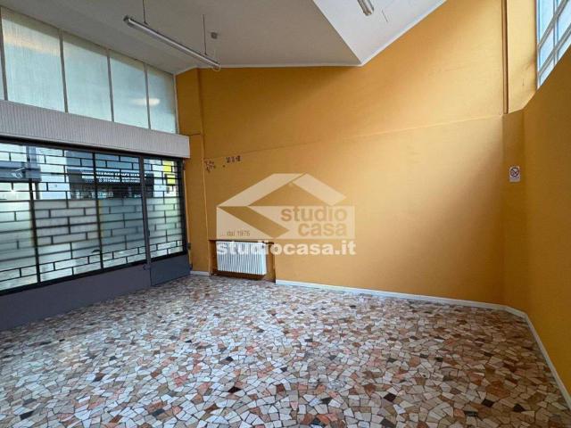 Locale Commerciale in affitto a Borgo Palazzo, Bergamo