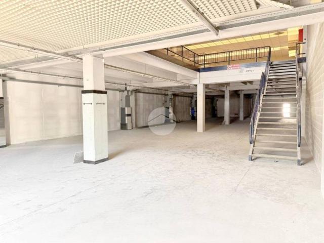 Locale Commerciale in affitto a Bergamo, Lombardia