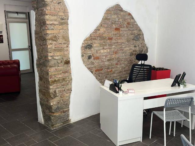 Locale Commerciale in affitto a Bergamo, Lombardia