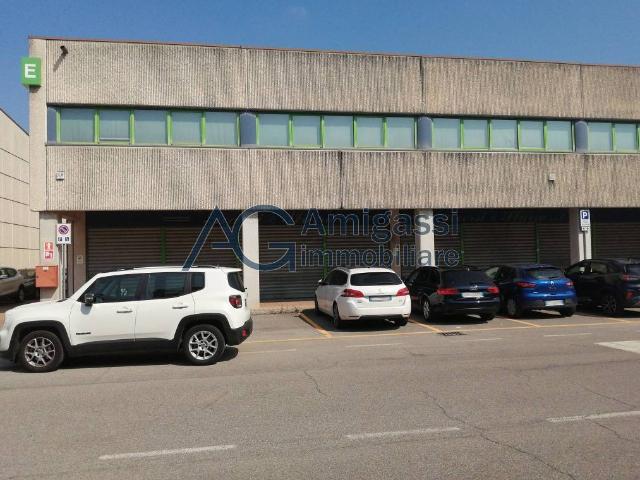 Locale Commerciale in affitto a Bergamo, Lombardia