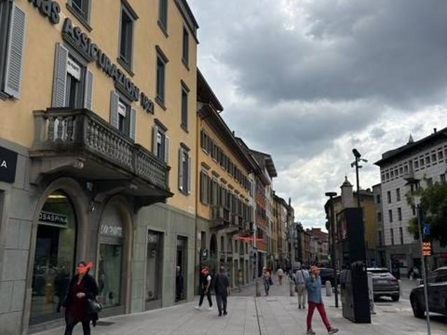 Locale Commerciale in vendita a Città Alta, Bergamo