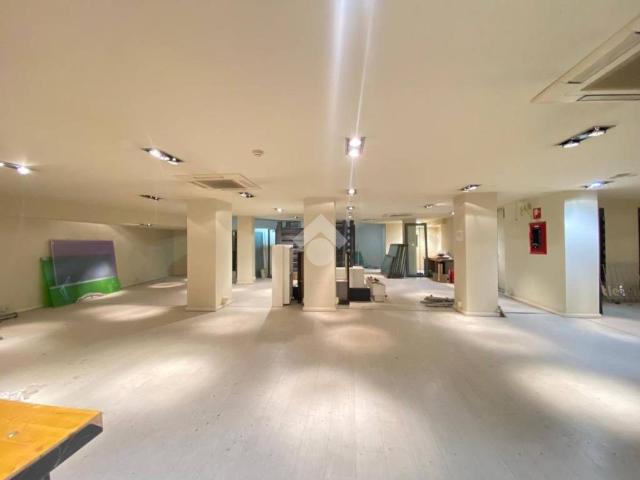 Locale Commerciale in affitto a Borgo Palazzo, Bergamo