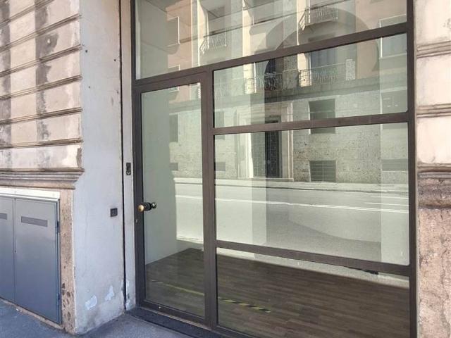 Locale Commerciale in affitto a Borgo Palazzo, Bergamo