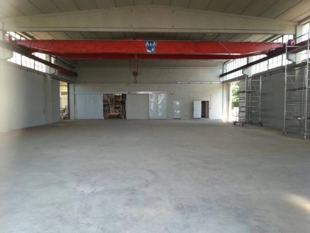 Locale Commerciale in affitto a Bernate Ticino, Lombardia