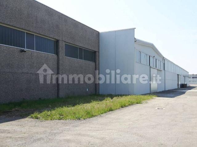 Locale Commerciale in affitto a Bernate Ticino, Lombardia