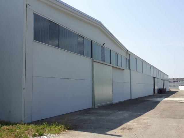 Locale Commerciale in affitto a Bernate Ticino, Lombardia