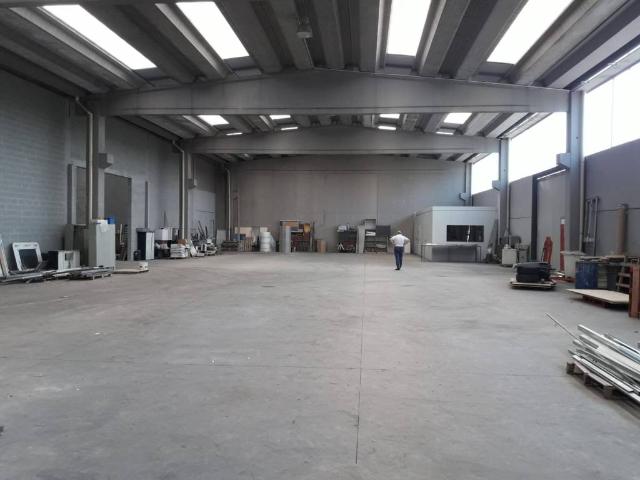 Locale Commerciale in affitto a Bernate Ticino, Lombardia