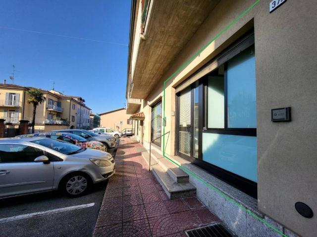 Locale Commerciale in affitto a Cascina Siserana, Besana In Brianza