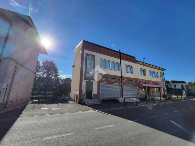 Locale Commerciale in affitto a Valle Guidino, Besana In Brianza