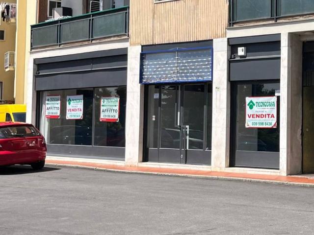 Locale Commerciale in affitto a Besana In Brianza, Lombardia