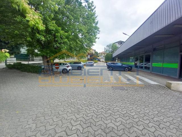 Locale Commerciale in affitto a Valle Guidino, Besana In Brianza