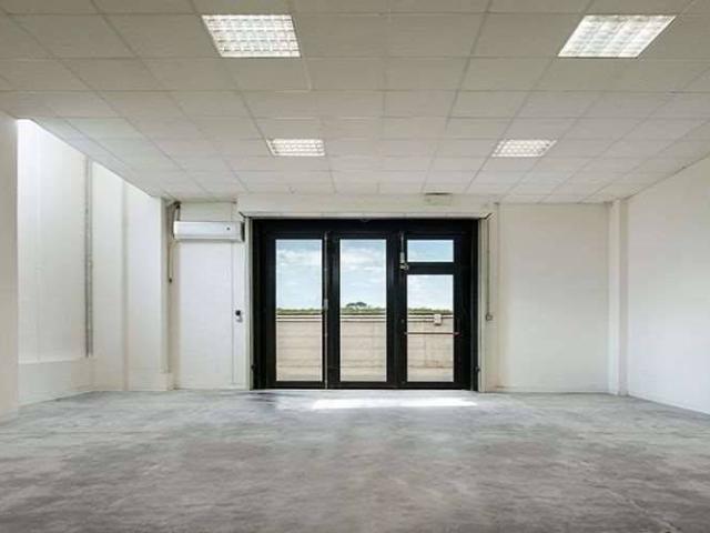 Locale Commerciale in affitto a Bettona, Perugia