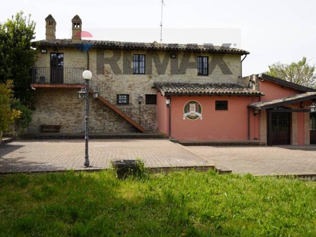 Locale Commerciale in affitto a Bevagna, Umbria