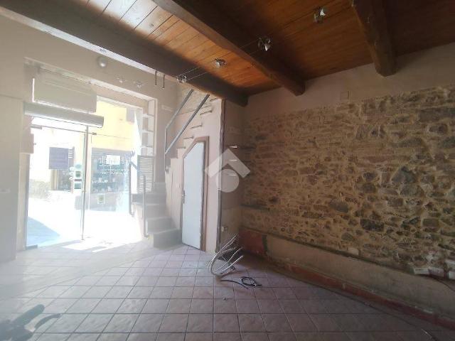 Locale Commerciale in affitto a Bevagna, Umbria