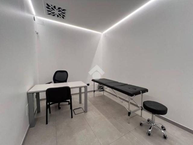 Locale Commerciale in affitto a Biassono, Lombardia