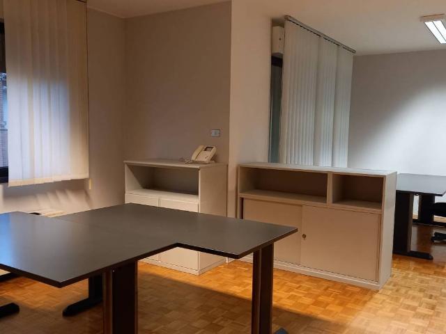 Locale Commerciale in affitto a San Giorgio al Lambro, Biassono