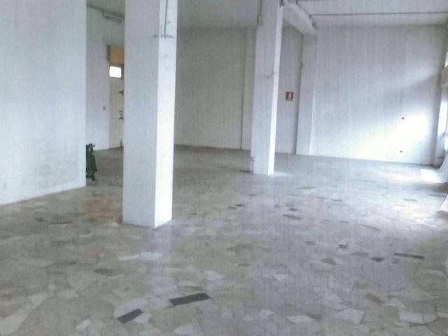 Locale Commerciale in affitto a Biassono, Lombardia
