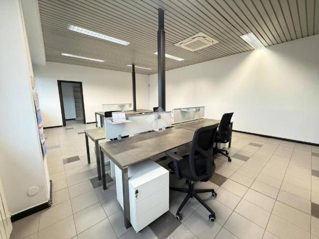 Locale Commerciale in affitto a Biassono, Lombardia