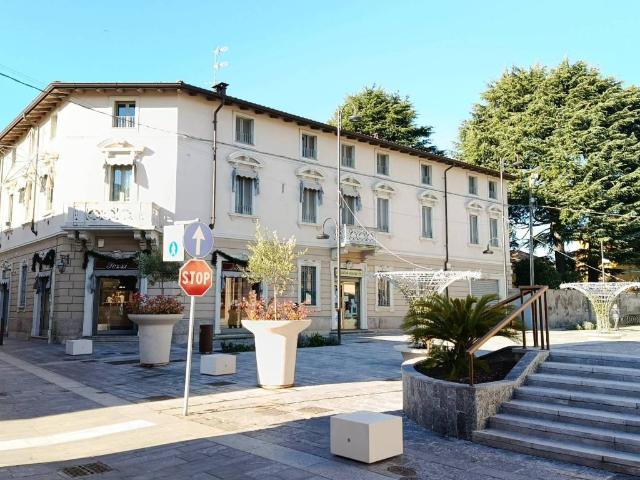 Locale Commerciale in affitto a Biassono, Lombardia