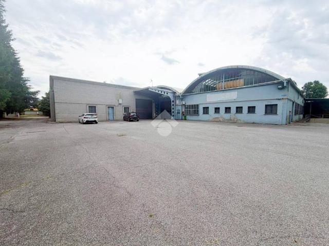 Locale Commerciale in affitto a Biassono, Lombardia