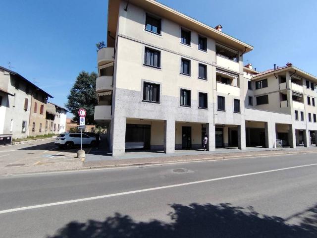Locale Commerciale in affitto a Biassono, Lombardia