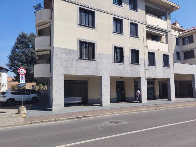 Locale Commerciale in affitto a Biassono, Lombardia