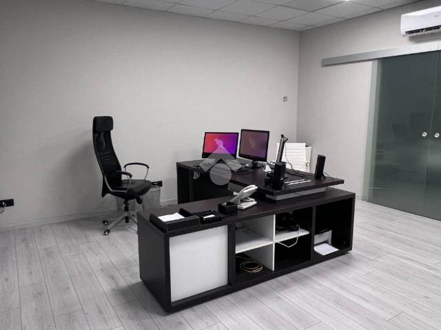 Locale Commerciale in affitto a Biassono, Lombardia