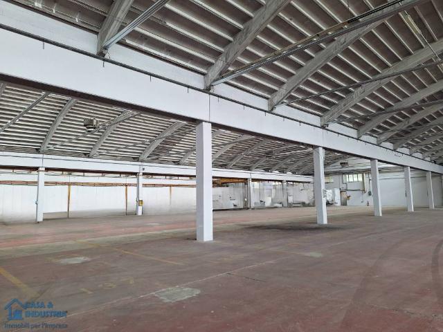 Locale Commerciale in affitto a Biassono