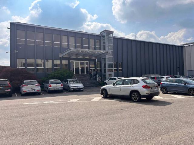 Locale Commerciale in affitto a Biassono, Lombardia