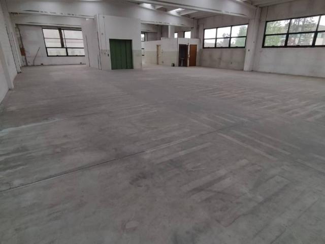 Locale Commerciale in affitto a Biassono