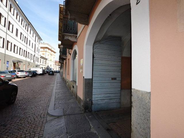 Locale Commerciale in affitto a Piazzo, Piemonte