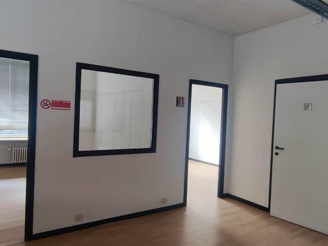 Locale Commerciale in affitto a Piemonte, Biella