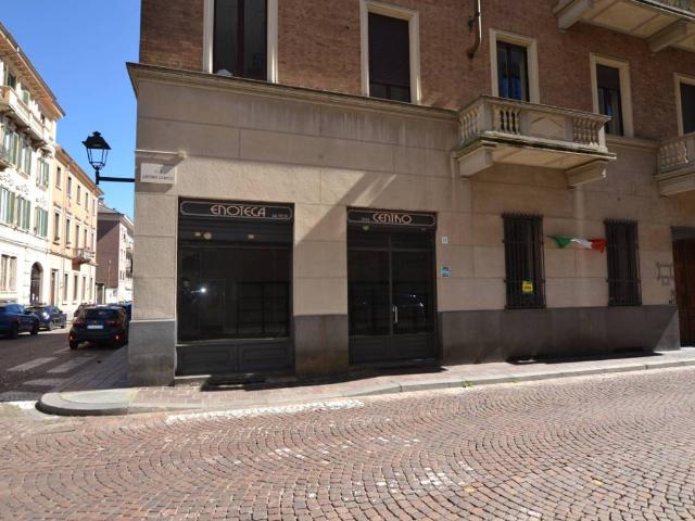 Locale Commerciale in affitto a Piazzo, Piemonte
