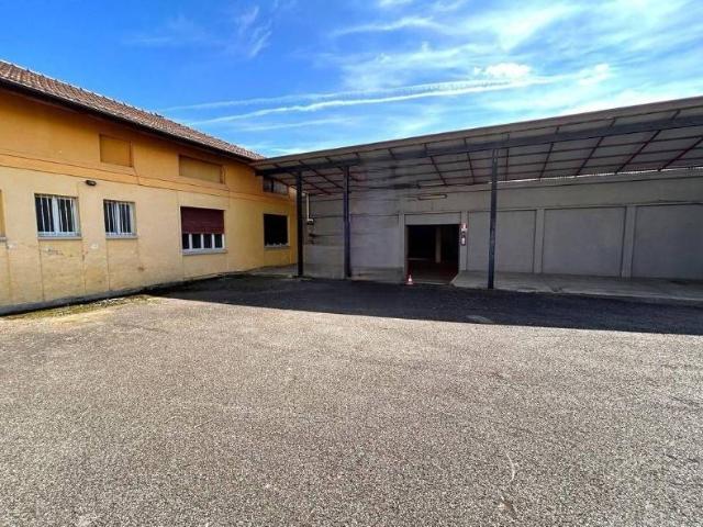 Locale Commerciale in affitto a Piemonte, Biella