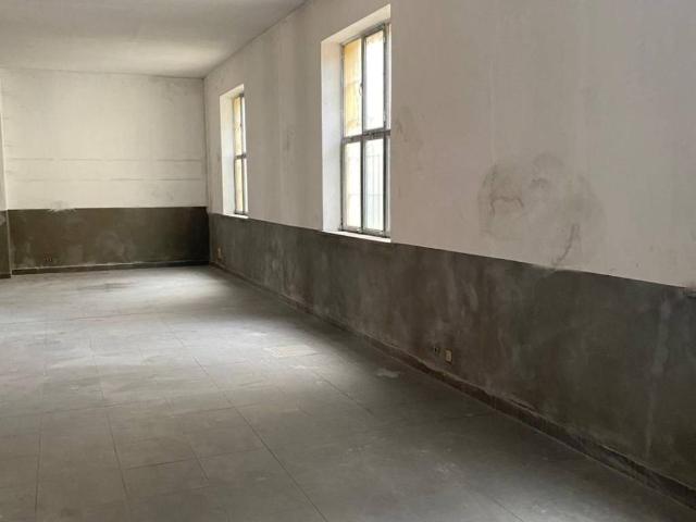 Locale Commerciale in affitto a Unione dei Comuni I Fontanili, Binasco