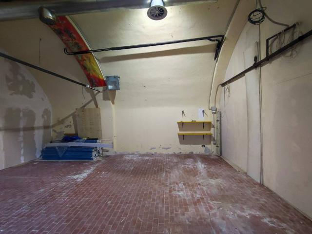 Locale Commerciale in affitto a Unione dei Comuni I Fontanili, Binasco
