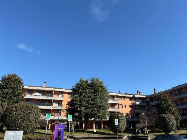 Locale Commerciale in affitto a Unione dei Comuni I Fontanili, Binasco
