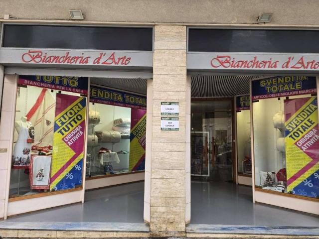 Locale Commerciale in affitto a Puglia, Barletta-andria-trani