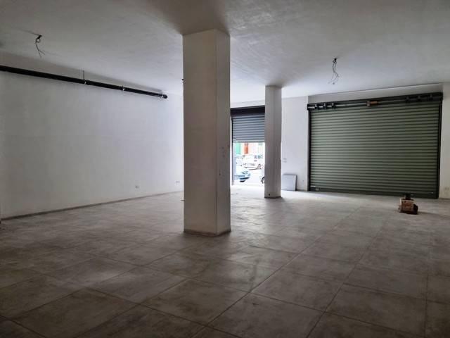 Locale Commerciale in affitto a Puglia, Barletta-andria-trani