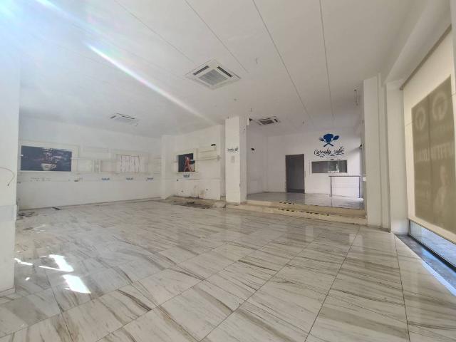 Locale Commerciale in affitto a Puglia, Barletta-andria-trani