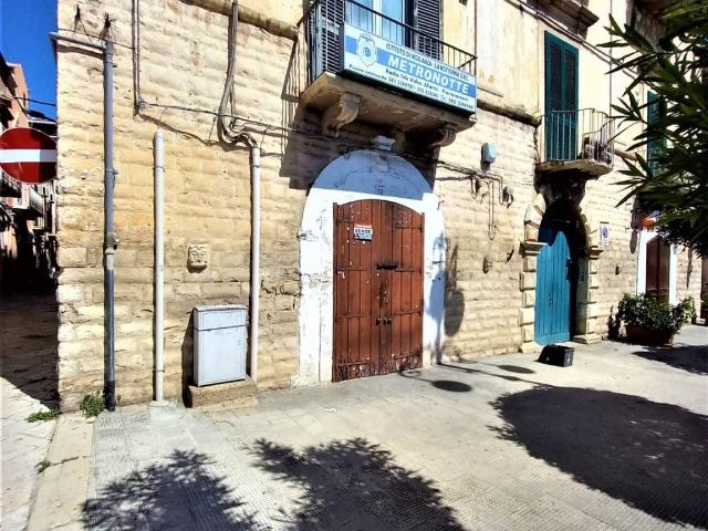 Locale Commerciale in vendita a Puglia, Barletta-andria-trani